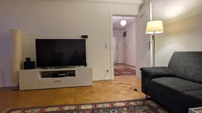 TV/Unterhaltungsangebot in der Unterkunft 70qm Etagenwohnung mit Loggia nahe Uni KH