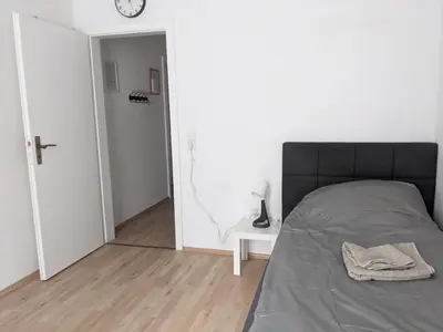Ein Bett oder Betten in einem Zimmer der Unterkunft Monteurwohnung 1 Ferienwohnung Business Appartement Velbert 6 Personen
