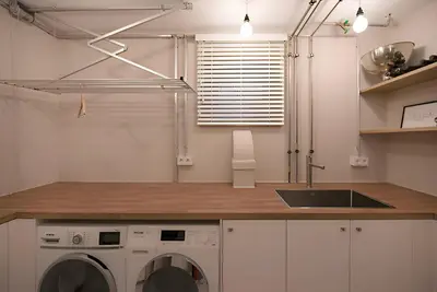 Küche/Küchenzeile in der Unterkunft - Zen Haven Luxurious 3-Room Japanese-Themed Apartment with King-Size Beds, Balcony, Bamboo Accents, Entertainment Galore & Private Parking - Near Airport & Train Station -