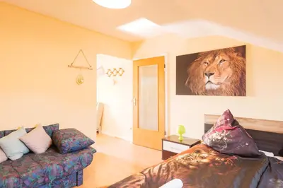 Ein Sitzbereich in der Unterkunft - Savanna Lodge Deluxe with Exclusive Design - Apartment 75sqm - Central Location - Terrace with View - Completely Renovated 2024 with Smart TV & Netflix - Separate Kitchen - Free Parking - Near Airport & Train