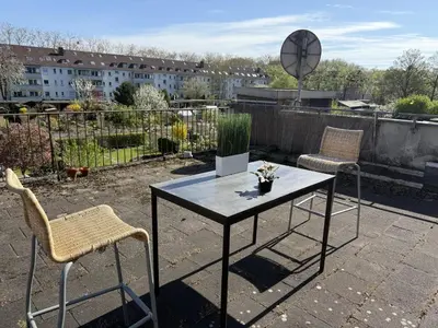 Ein Balkon oder eine Terrasse in der Unterkunft - Savanna Lodge Deluxe with Exclusive Design - Apartment 75sqm - Central Location - Terrace with View - Completely Renovated 2024 with Smart TV & Netflix - Separate Kitchen - Free Parking - Near Airport & Train