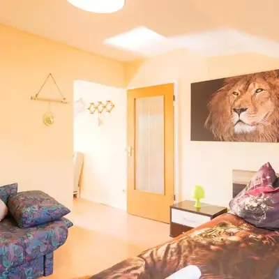 - Savanna Lodge Deluxe with Exclusive Design - Apartment 75sqm - Central Location - Terrace with View - Completely Renovated 2024 with Smart TV & Netflix - Separate Kitchen - Free Parking - Near Airport & Train