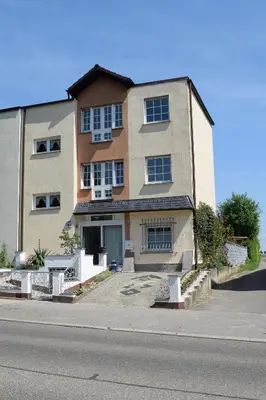 Das Gebäude in dem sich die Ferienwohnung befindet