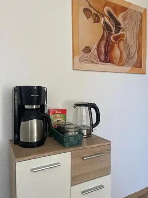 Küche/Küchenzeile in der Unterkunft Gemütliches Mansarden-Apartment mit 2 Schlafzimmern & separater Küche
