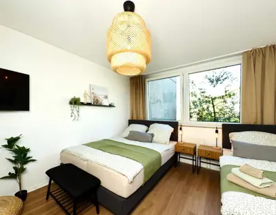 Ein Bett oder Betten in einem Zimmer der Unterkunft 6 Bed Upscale Apartment