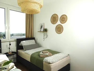 Ein Bett oder Betten in einem Zimmer der Unterkunft 6 Bed Upscale Apartment