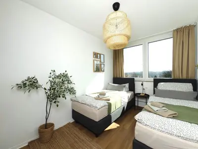 Ein Bett oder Betten in einem Zimmer der Unterkunft 6 Bed Upscale Apartment