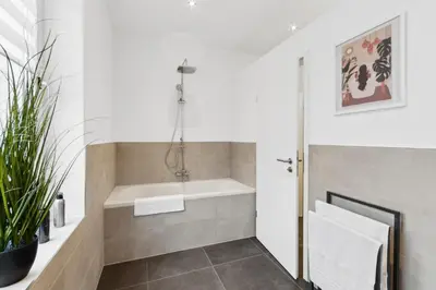 Ein Badezimmer in der Unterkunft Modern-Netflix-Messe-Veltins Arena-Free Parking