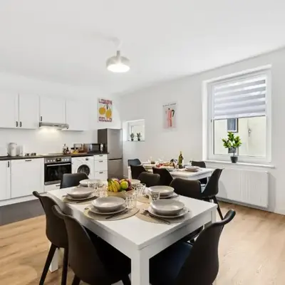 Modern-Netflix-Messe-Veltins Arena-Free Parking