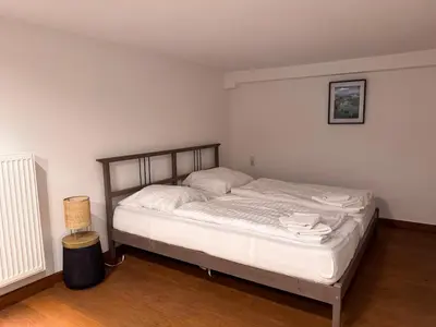 Ein Bett oder Betten in einem Zimmer der Unterkunft T&K Apartments - 8 Room Detached house - 6 min to Messe DUS - Private Parking