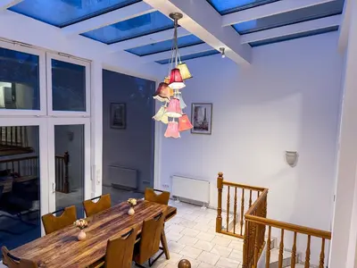 Ein Sitzbereich in der Unterkunft T&K Apartments - 8 Room Detached house - 6 min to Messe DUS - Private Parking