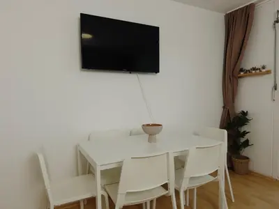 TV/Unterhaltungsangebot in der Unterkunft 6 Bed Apartment For Work Crews