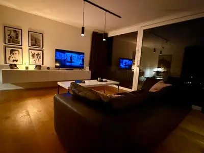 TV/Unterhaltungsangebot in der Unterkunft Stilvolles 007 Penthouse nähe Düsseldorf Köln