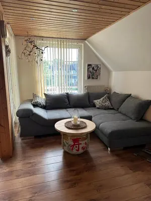 Ein Sitzbereich in der Unterkunft Privatzimmer bei Renate am Grünen See