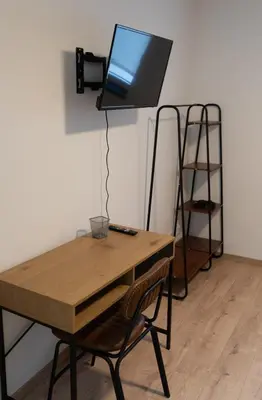 TV/Unterhaltungsangebot in der Unterkunft Apart79-Indust Design I Garden with Terrace I Smart TV I Free Parking I Free WiFi