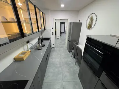 Küche/Küchenzeile in der Unterkunft Modern Apartments, Wohnung Nr 2, nahe Schalke Arena, Zentral zur Autobahn A42 und A2, Ferienwohnung, Monteurwohnung