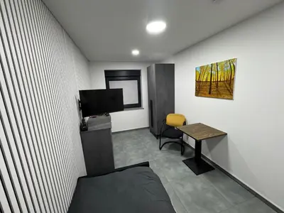 TV/Unterhaltungsangebot in der Unterkunft Modern Apartments, Wohnung Nr 2, nahe Schalke Arena, Zentral zur Autobahn A42 und A2, Ferienwohnung, Monteurwohnung