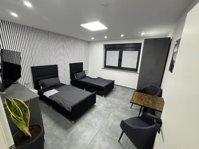 TV/Unterhaltungsangebot in der Unterkunft Modern Apartments, Wohnung Nr 2, nahe Schalke Arena, Zentral zur Autobahn A42 und A2, Ferienwohnung, Monteurwohnung