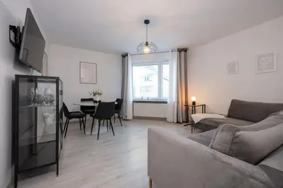 Ein Sitzbereich in der Unterkunft Modern & central 2-room apartment