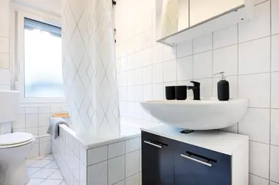 Ein Badezimmer in der Unterkunft Modern & central 2-room apartment