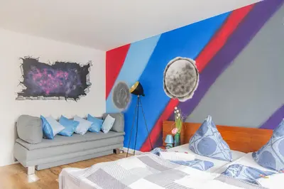 Ein Bett oder Betten in einem Zimmer der Unterkunft - Stellar Haven Deluxe with Cosmic Design - 3-Room Space-Themed Apartment 75 qm - Central Location - Balcony - Renovated 2024 with TV & Netflix - Full Kitchen - Free Parking - Near Metro & Airport - Galaxy-Inspired Interior -