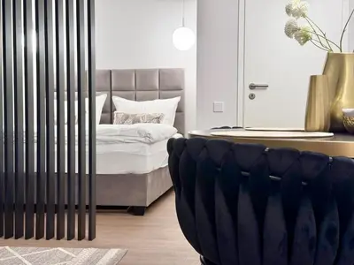 Ein Bett oder Betten in einem Zimmer der Unterkunft Do-Zentrum - Rohdiamant für 4 Personen mit Privatparkplatz