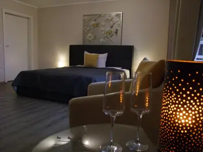 Ein Bett oder Betten in einem Zimmer der Unterkunft N Hotel