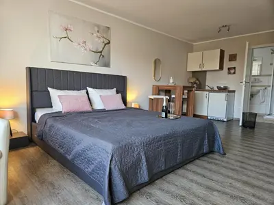 Ein Bett oder Betten in einem Zimmer der Unterkunft N Hotel