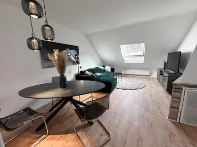 Ein Sitzbereich in der Unterkunft Fancy Apartment with 4K TV for 3 people and 2 people sleep couch - includes kitchen