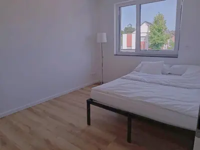 Ein Bett oder Betten in einem Zimmer der Unterkunft Neues 3ZimerHaus Düsseldorf Airport &Messe