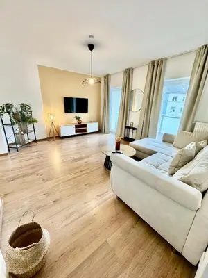 TV/Unterhaltungsangebot in der Unterkunft FeWo-Palmtrees 3 - Große und moderne 2 Zimmerwohnung mit Süd-West Balkon in Gladbeck-Mitte nähe Movie Park und Arena AufSchalke