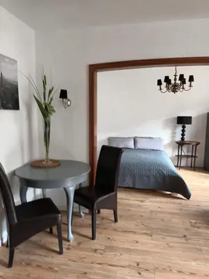 Ein Sitzbereich in der Unterkunft Stilvolles Altbauapartment in ruhiger Wohngegend
