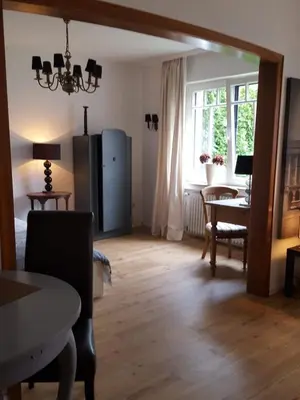 Ein Sitzbereich in der Unterkunft Stilvolles Altbauapartment in ruhiger Wohngegend