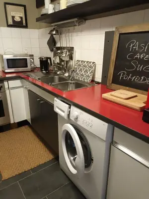 Küche/Küchenzeile in der Unterkunft Stilvolles Altbauapartment in ruhiger Wohngegend