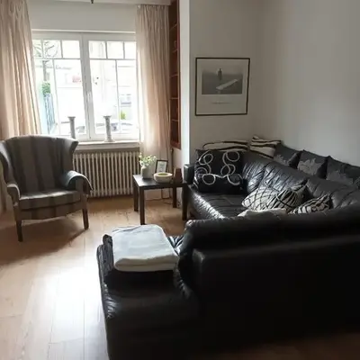 Stilvolles Altbauapartment in ruhiger Wohngegend