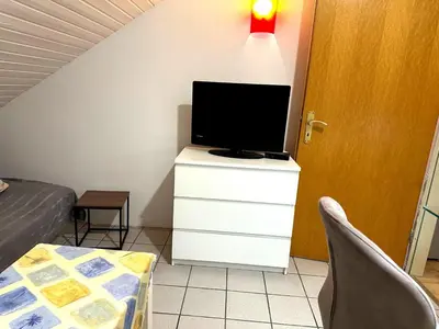 TV/Unterhaltungsangebot in der Unterkunft Ferienwohnung , ruhig gute Messe Anbindung,Parkplätze & Top- öffentliche Verkehrsmittel zur City und Messe