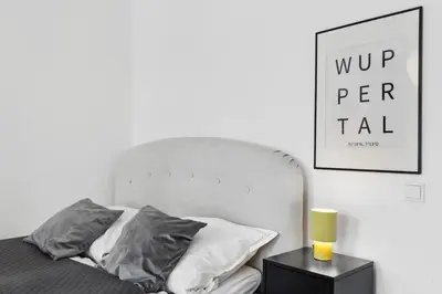 Ein Bett oder Betten in einem Zimmer der Unterkunft Altbau Glück Apartment CITY NEW