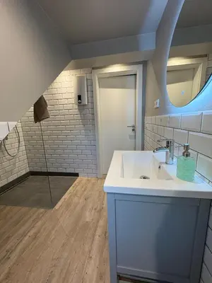 Ein Badezimmer in der Unterkunft Andrews Motobike Apartment
