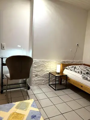 Ein Bett oder Betten in einem Zimmer der Unterkunft Ruhiges Apartment, Parkplätze & gute Anbindung City, Messe, Autobahn