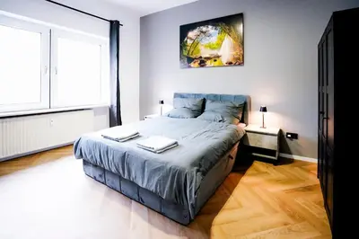 Ein Bett oder Betten in einem Zimmer der Unterkunft J&JBermudaStay a Luxurious Double-Bedroom with a Private Bathroom and Shared Kitchen in Bochum Center-Bermuda3Eck