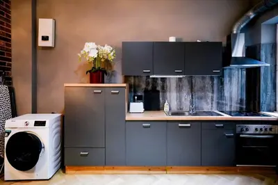 Küche/Küchenzeile in der Unterkunft J&JBermudaStay a Luxurious Double-Bedroom with a Private Bathroom and Shared Kitchen in Bochum Center-Bermuda3Eck
