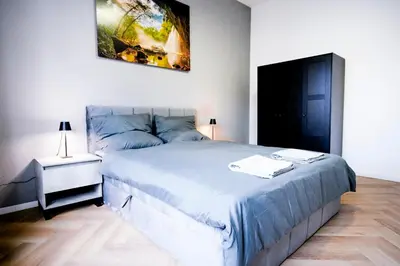 Ein Bett oder Betten in einem Zimmer der Unterkunft J&JBermudaStay a Luxurious Double-Bedroom with a Private Bathroom and Shared Kitchen in Bochum Center-Bermuda3Eck