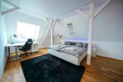 Ein Bett oder Betten in einem Zimmer der Unterkunft Exklusive Business-Maisonette - Luxus und Top-Lage