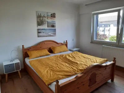 Ein Bett oder Betten in einem Zimmer der Unterkunft Sonnenblick-FeWo am Innenstadtrand von Schwerte