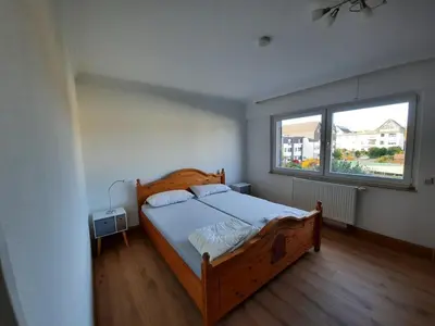 Ein Bett oder Betten in einem Zimmer der Unterkunft Sonnenblick-FeWo am Innenstadtrand von Schwerte