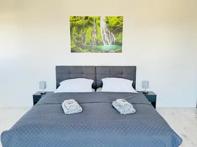Ein Bett oder Betten in einem Zimmer der Unterkunft 23-schöner Wohnen, großes Apartment für 5-6 Personen in super Lage