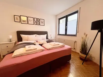 Ein Bett oder Betten in einem Zimmer der Unterkunft PrimeTimeSuites Nähe Messe & HBF