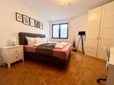 Ein Bett oder Betten in einem Zimmer der Unterkunft PrimeTimeSuites Nähe Messe & HBF