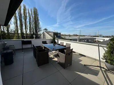 Ein Balkon oder eine Terrasse in der Unterkunft 120qm Geräumige Wohnung & Balkon & Parkplatz