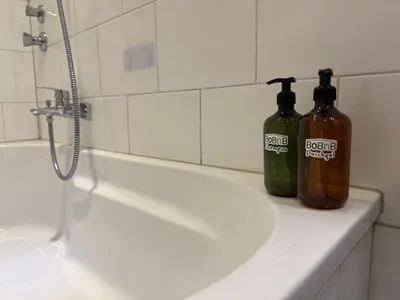 Ein Badezimmer in der Unterkunft 56qm Erdgeschoss-Wohnung zentral in Bochum Ehrenfeld mit Balkon - Friederika II